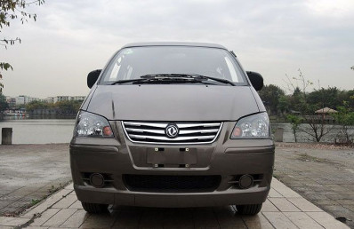 Автомобиль Dongfeng M5