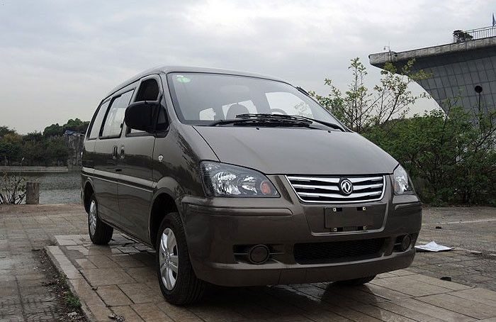 Автомобиль Dongfeng M5 — 4