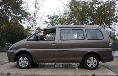 Автомобиль Dongfeng M5