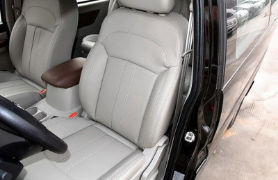 Автомобиль Dongfeng M5