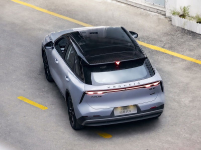 Новый автомобиль Venucia Qichen big v