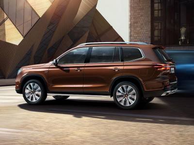 Автомобиль Roewe Rx8