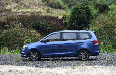 Автомобиль Dongfeng S500