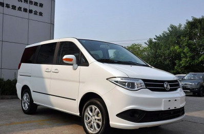 Автомобиль Dongfeng Succe