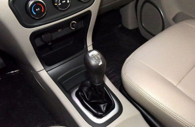 Автомобиль Dongfeng Succe