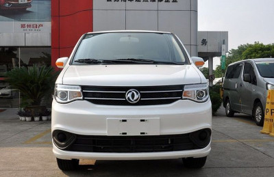 Автомобиль Dongfeng Succe