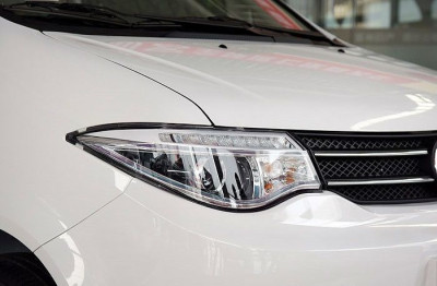 Автомобиль Dongfeng Succe