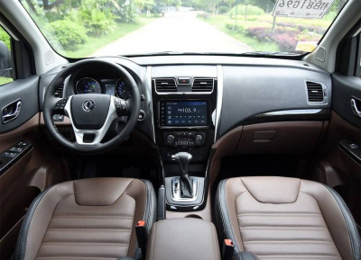 Автомобиль Dongfeng Sx6