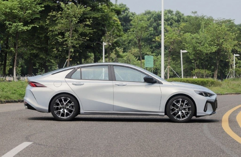 Новый автомобиль Gac Trumpchi empow hybrid (shadow leopard j20) — 5