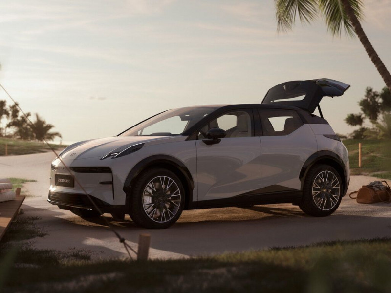 Новый автомобиль Zeekr X — 9