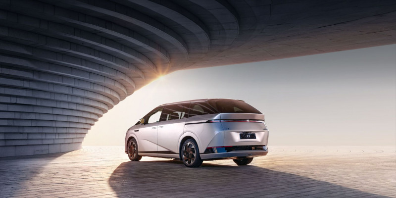 Новый автомобиль Xpeng X9 — 17