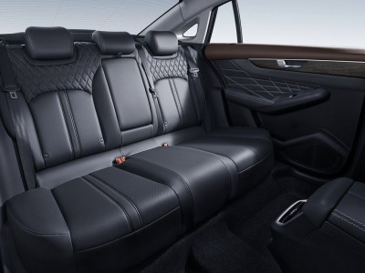 Новый автомобиль Dongfeng Yixuan max