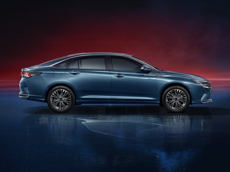 Новый автомобиль Dongfeng Yixuan max — 10