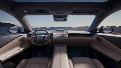 Новый автомобиль Lynk&co Z10